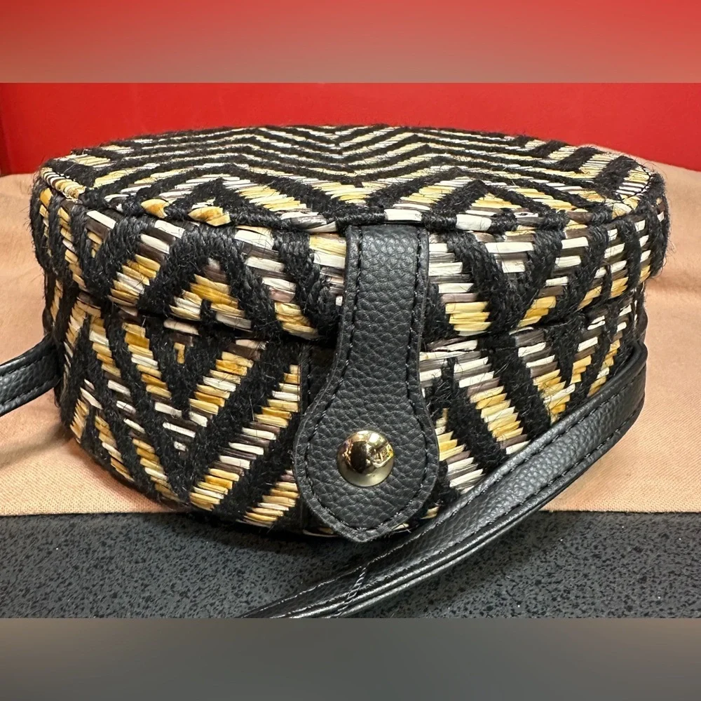 Lionel Round Straw & Faux Leather Crossbody Chevron Pattern Black, Tan, & White